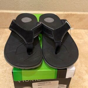 VIONIC men’s Bryce leather black flip-flop sandal 10M